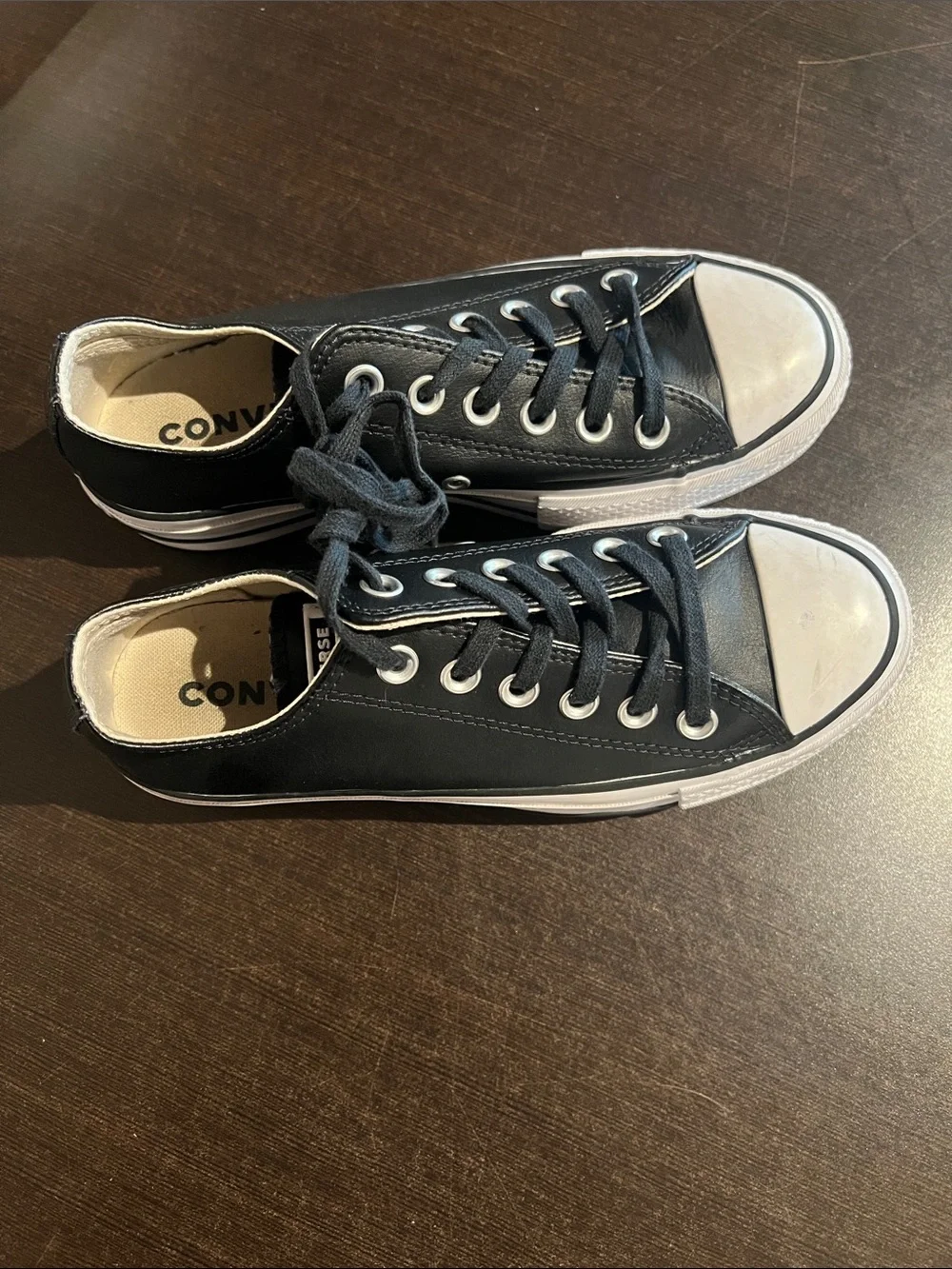Converse Black and White Low-Top Leather Sneakers Gil’s size 5,5